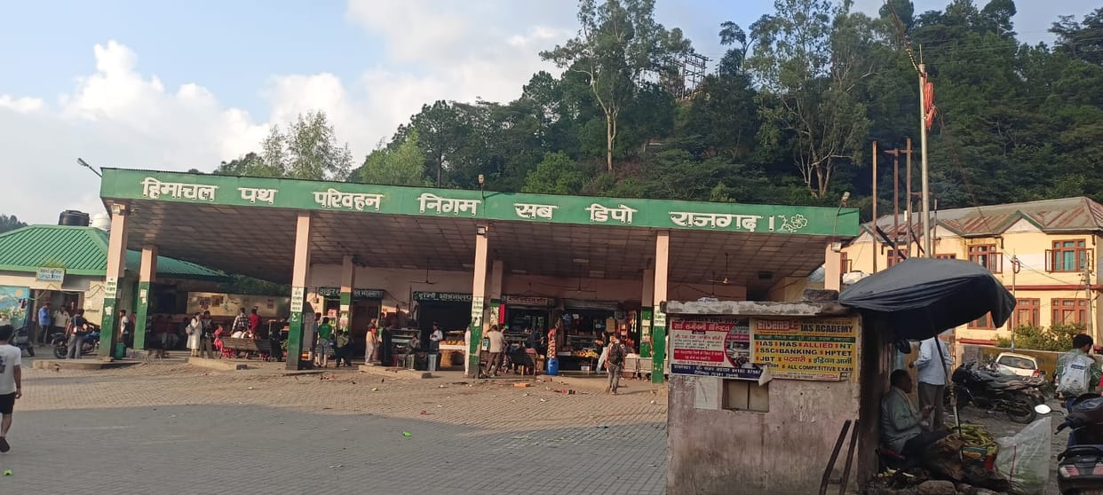 no facility in rajgarh bus stand