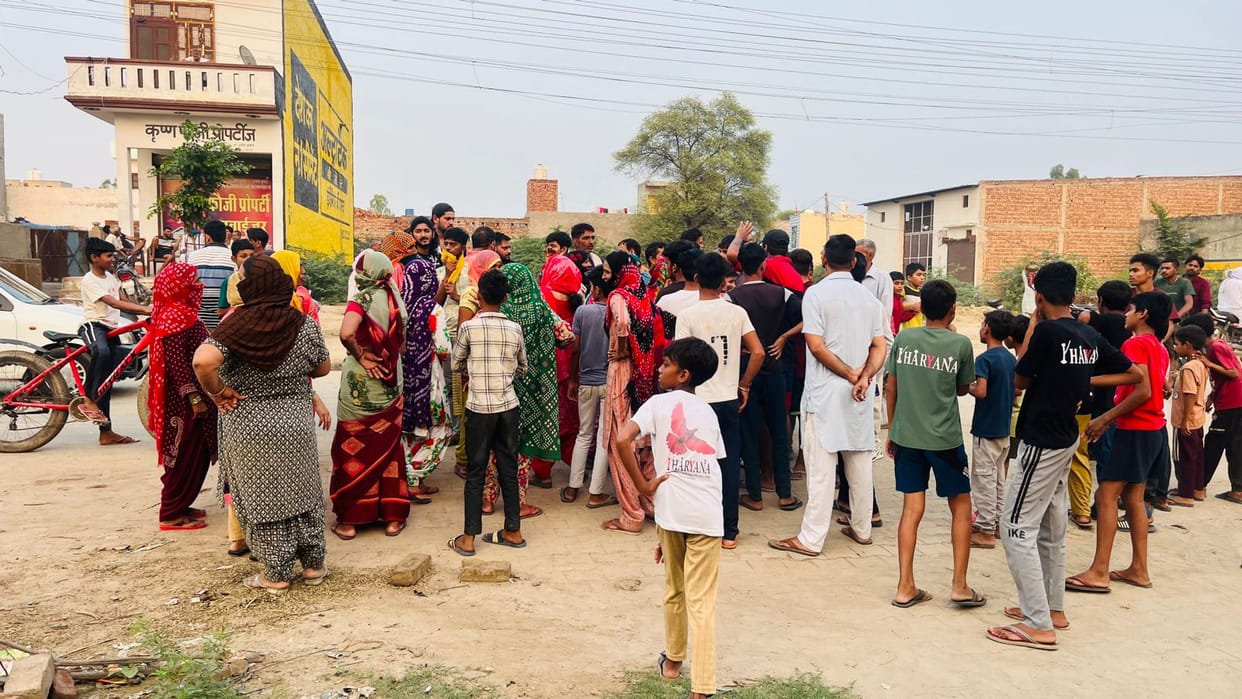 Villagers will not allow leaders to enter to ask for votes