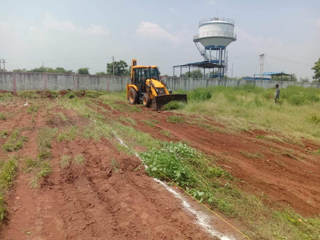 Damoh Construction of sub-health center started inside the playground, villagers stopped the work