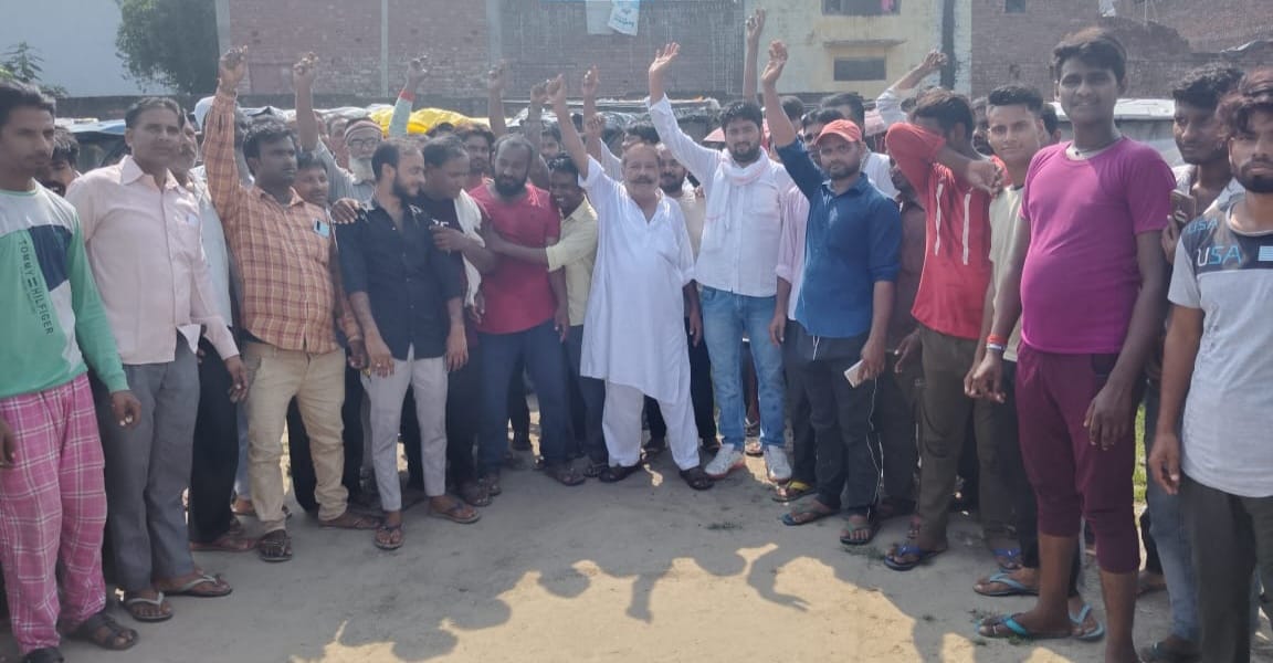 Drivers protested by stopping the operation of e-rickshaws