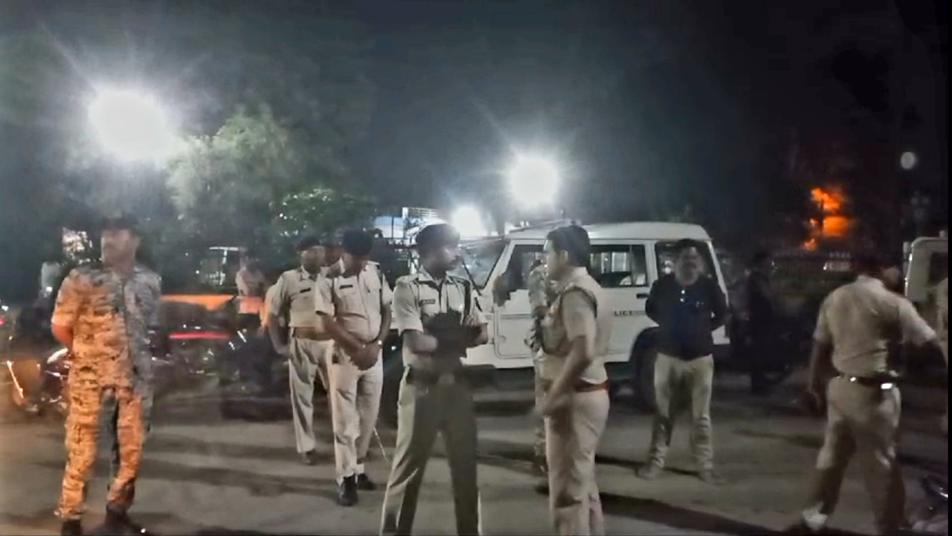 युवक की हत्या के बाद तनाव