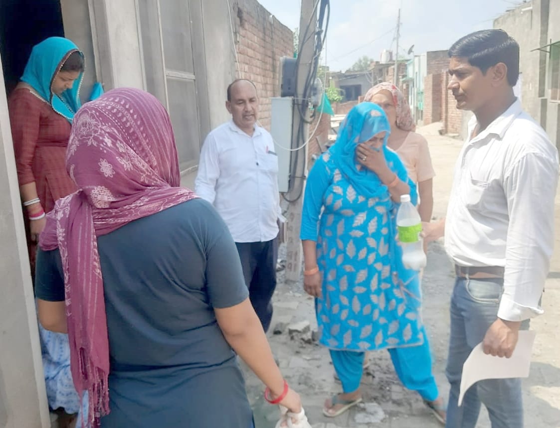 Symptoms of dengue found in a woman of Singhana village