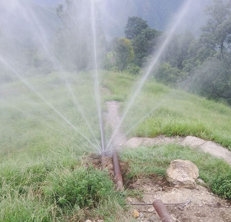 Water started flowing like a fountain from the pipe