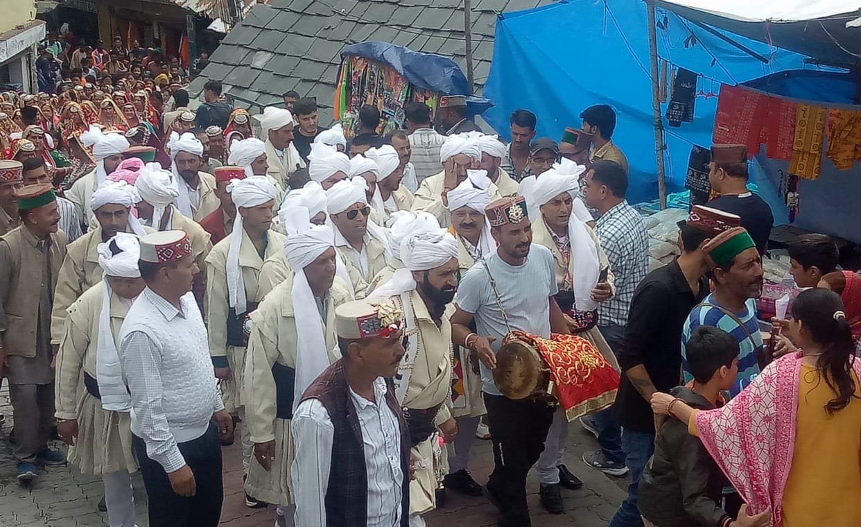 Dance of women in traditional clothes was the attraction
