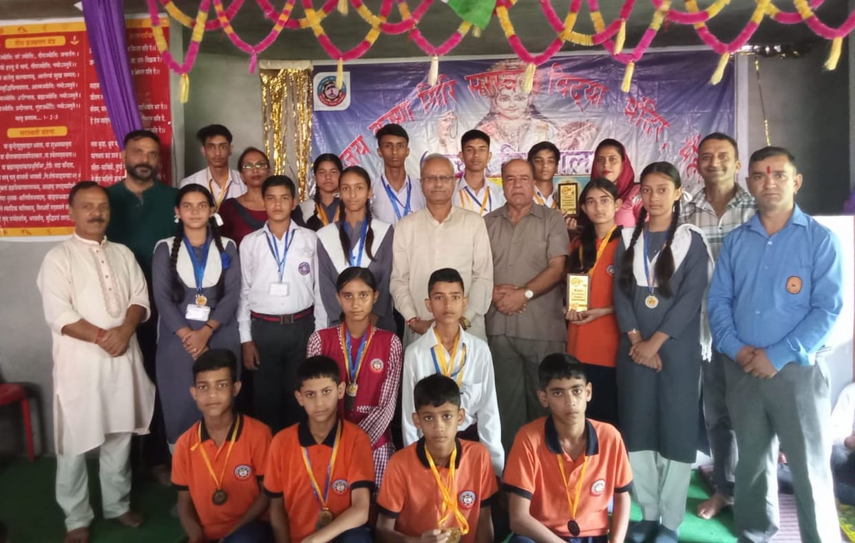 Players returned after winning medals in SVM Women's