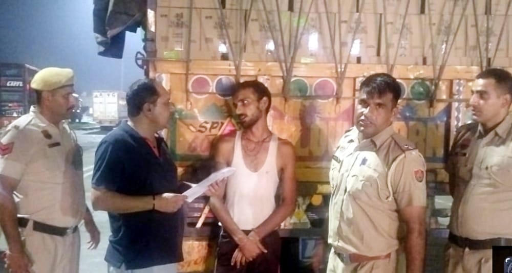 Truck filled with English liquor worth Rs 9 lakh caught, driver arrested