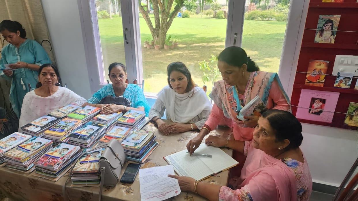 Prerna Sanstha started free book distribution campaign