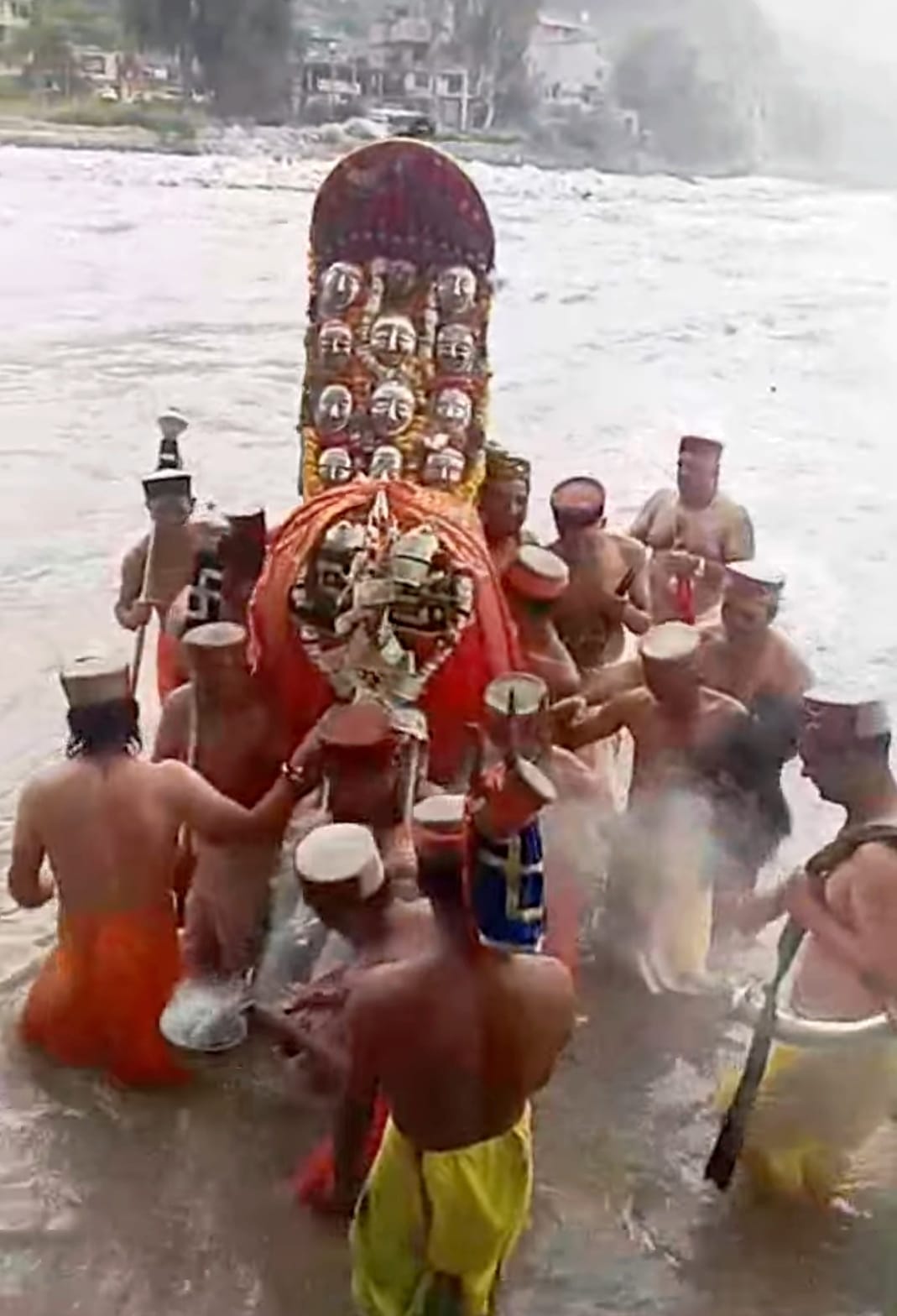 Larai Mahadev took royal bath in Jiya