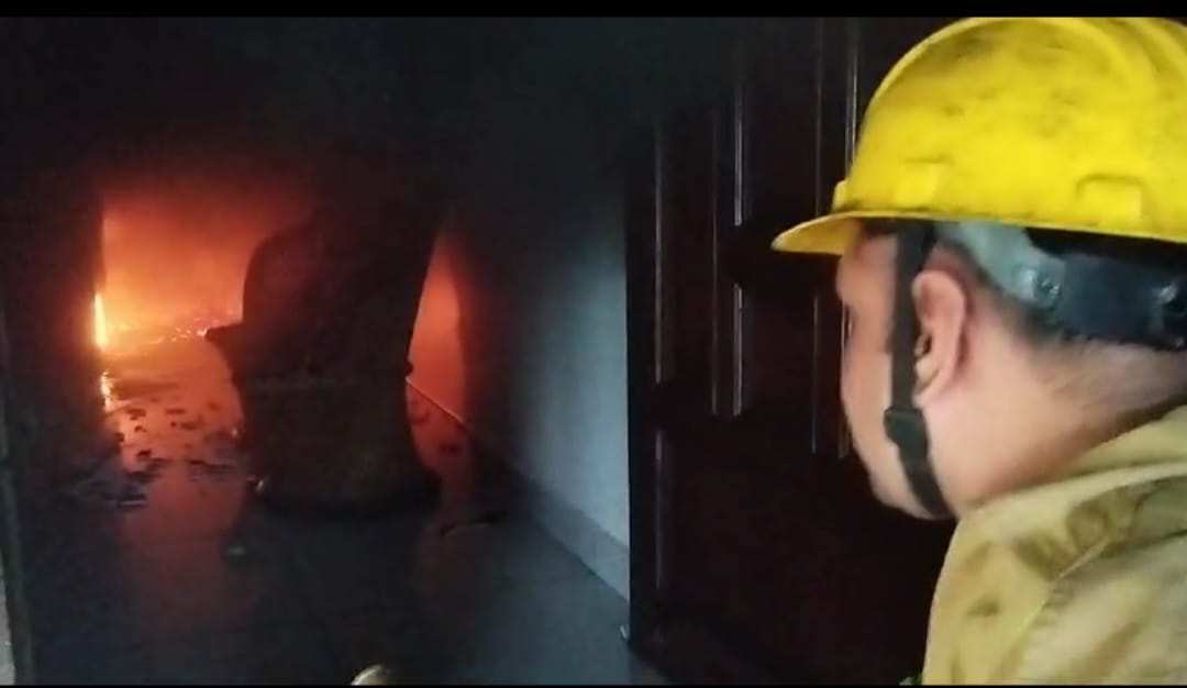Fire broke out in the house, family narrowly escaped