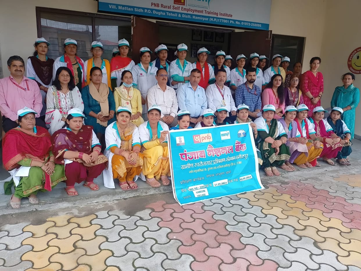 32 women of Sareedi learned the tricks of making clothes and jewelery
