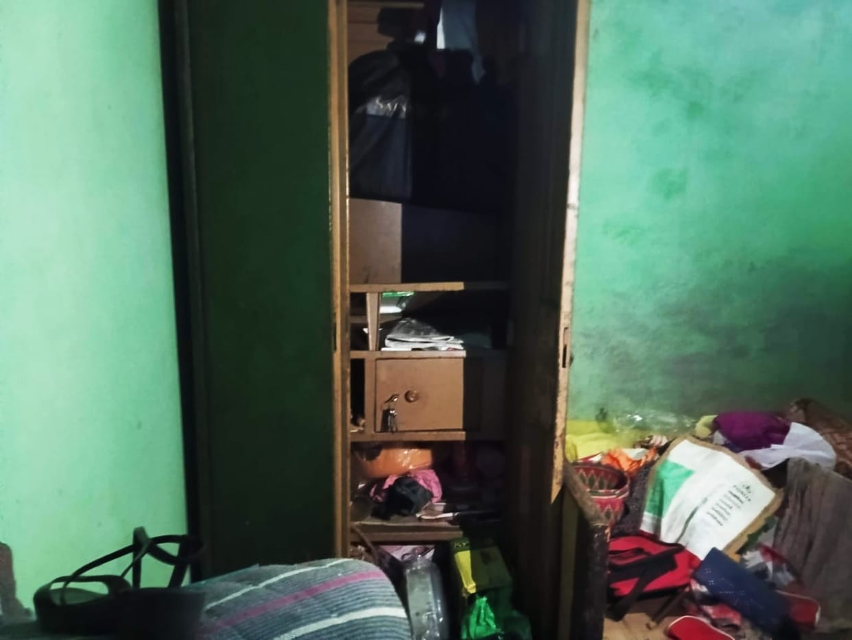 Theft of Rs 10 lakh from four houses in Odarahana village