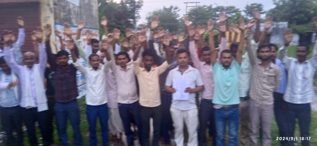 Villagers surrounded the sub-station due to electricity problem