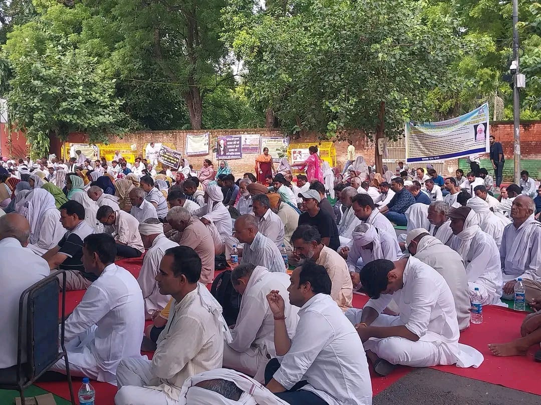 Dera Jagmalwali case: Virendra on the throne, followers of Amar group started a sit-in protest at Jantar Mantar in Delhi, demand for CBI investigation into Sant Sahib's death