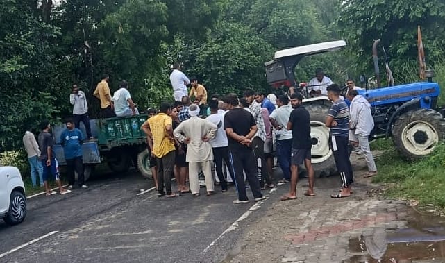Girl dies in collision with trolley, Beri Road remains jammed for four hours