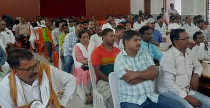 गौरीगंज विकासखंड सभागार में बैठे क्षेत्र पंचायत सदस्य। -संवाद