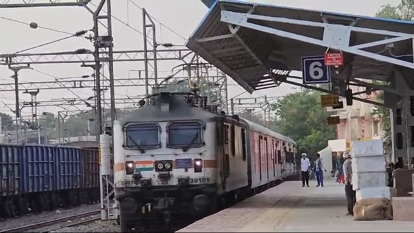 इंदौर इंदौर-मनमाड़ रेल लाइन से महेश्वर और मांडू आएंगे रेलवे पर्यटन के नक्शे पर