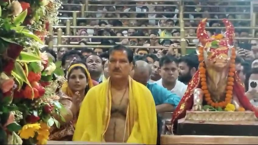 Minister in-charge Tetwal participated in the Bhasma Aarti of Baba Mahakal on his birthday