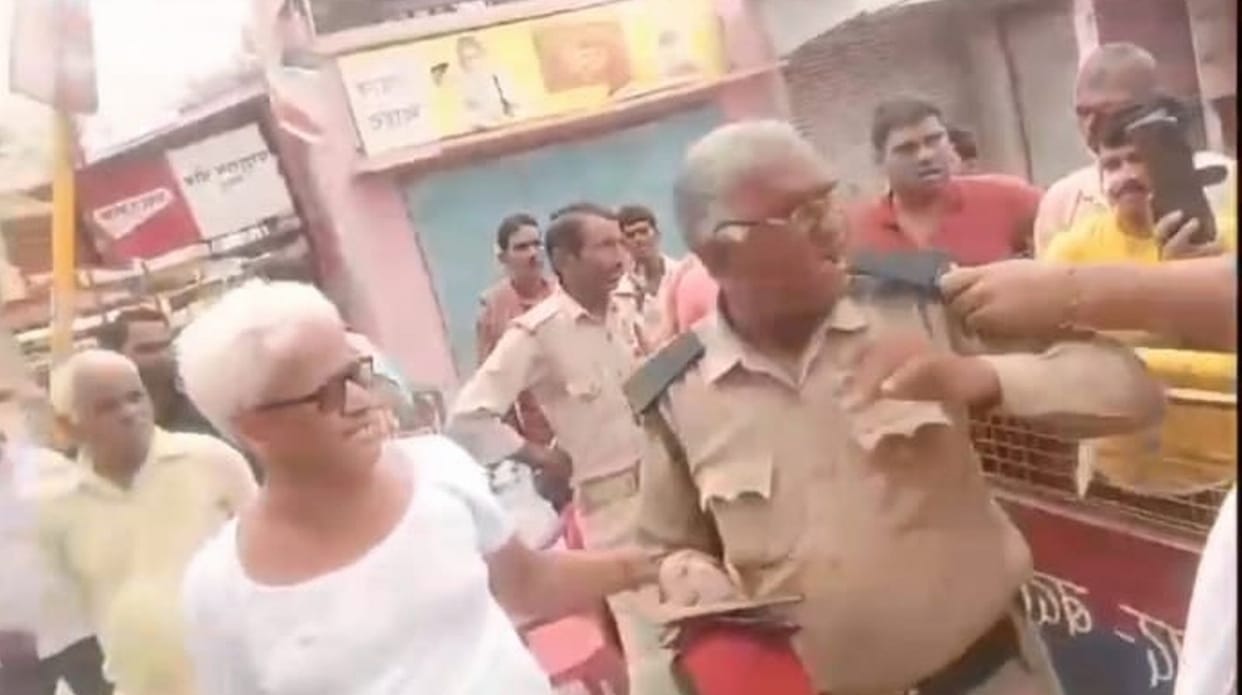 Clash between traders and home guards over stopping e-rickshaw