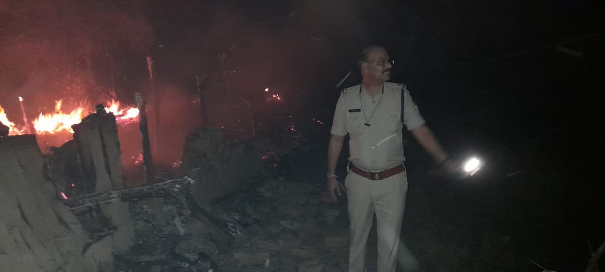 Damoh household items were burnt to ashes in the fire that broke out in the kutcha house