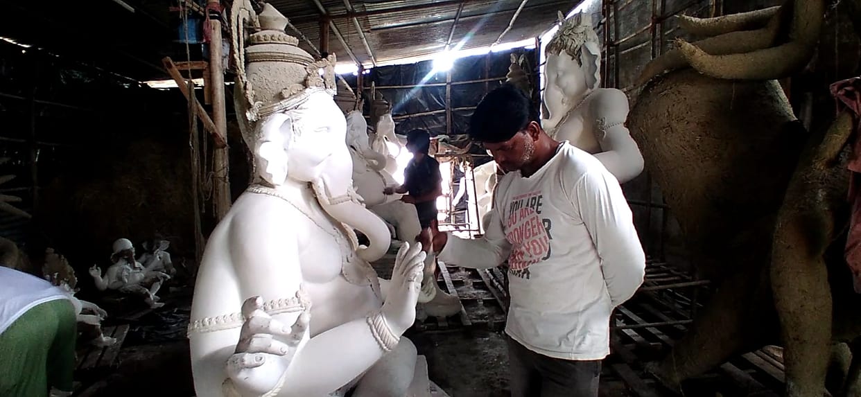 damoh Artists from Calcutta are making idols of Lord Ganesh Damoh Madhya pradesh