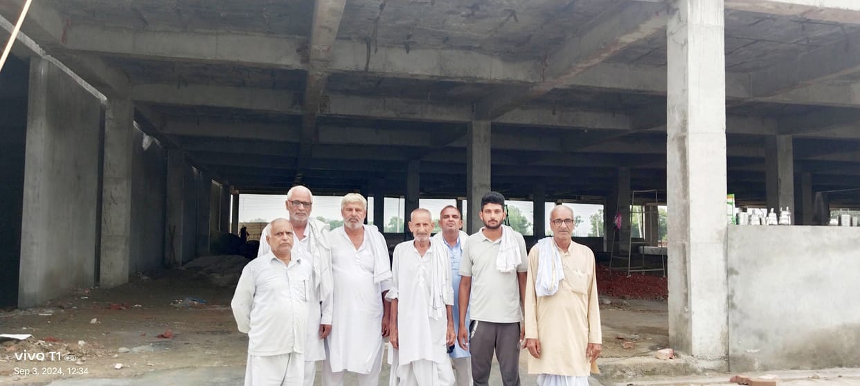 The roof of the building constructed in the Gaushala after spending crores of rupees started leaking