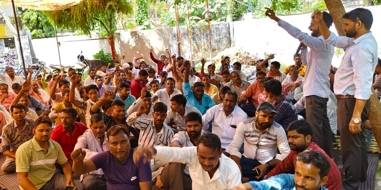Electricity contract workers' strike continues for the second day