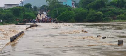 Bundi News: Condition worsened due to rain, houses filled with water due to overflow of pond in Dugari village