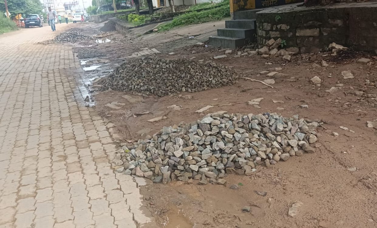 The department will soon put gravel on the dug road in Chuhuwal.