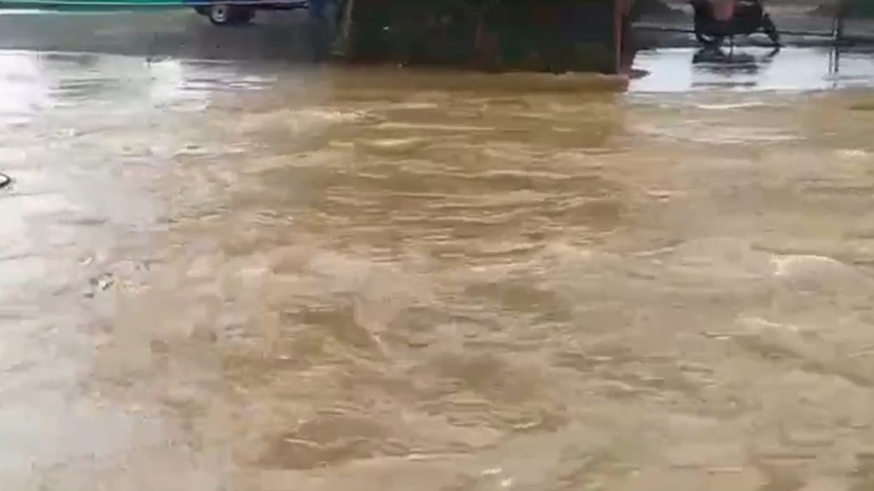 Burhanpur After heavy rains entire village became an island due to waterlogging due to lack of cleaning drain