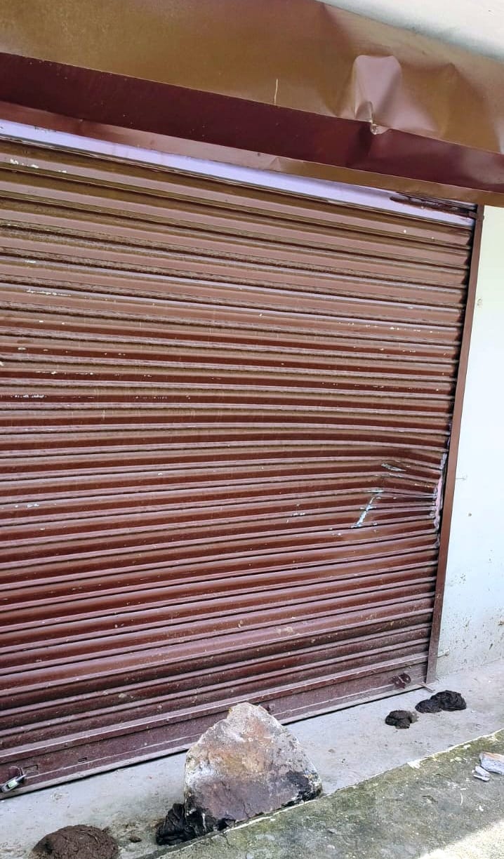 Boulders fell from the hill in Bangapani market, traders in panic