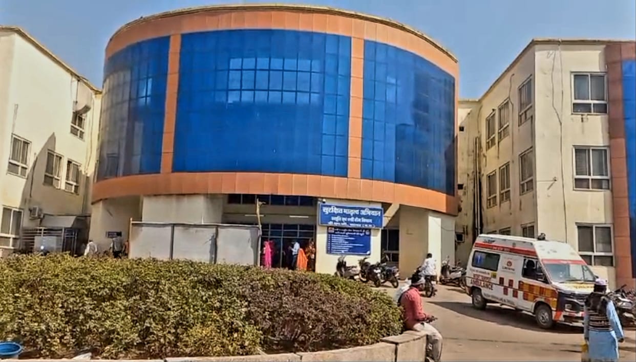 A young man arrived with an air gun in the Gynecology ward of Bundelkhand Medical College