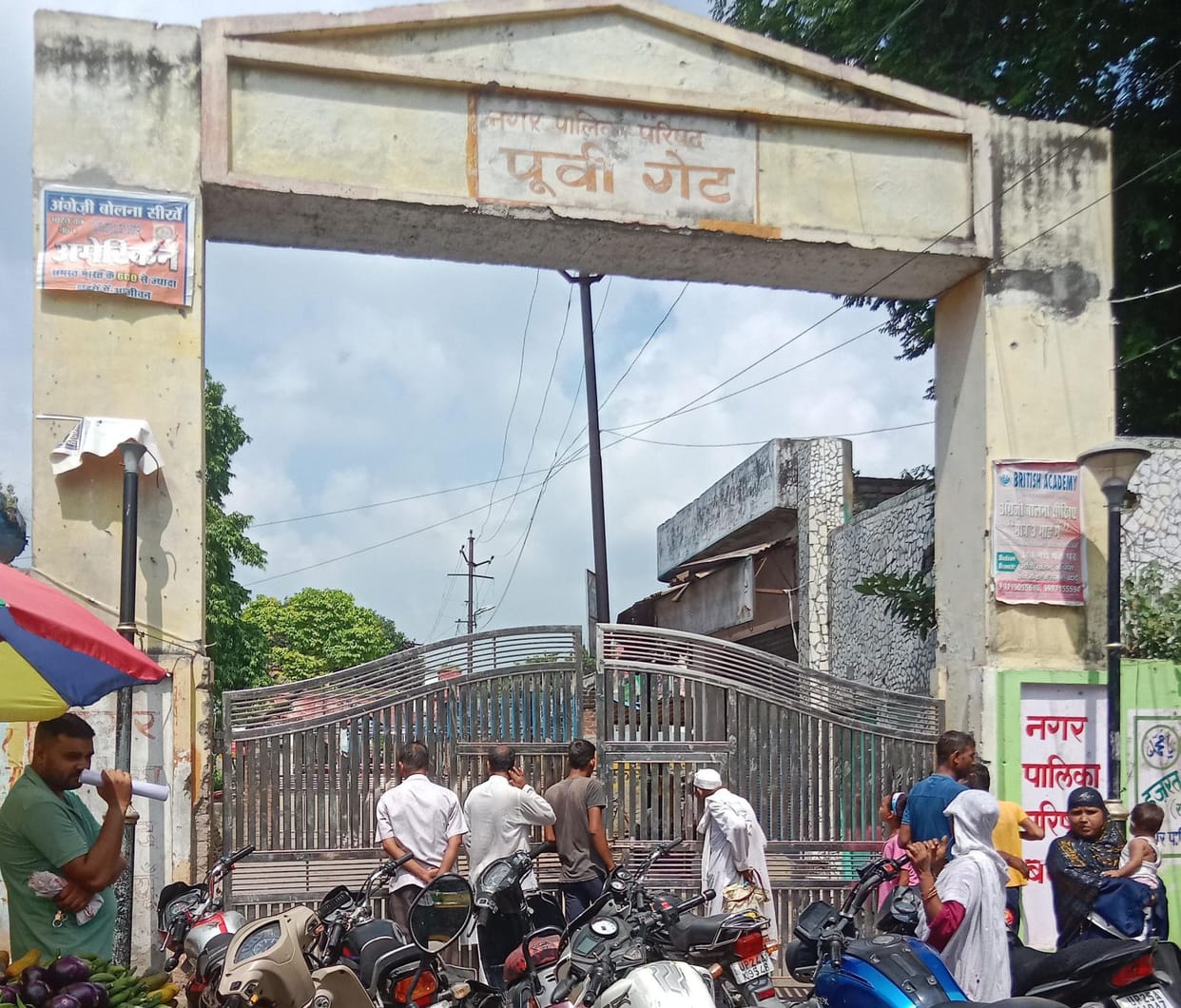 13 employees found absent during Municipal Head's inspection, clarification sought