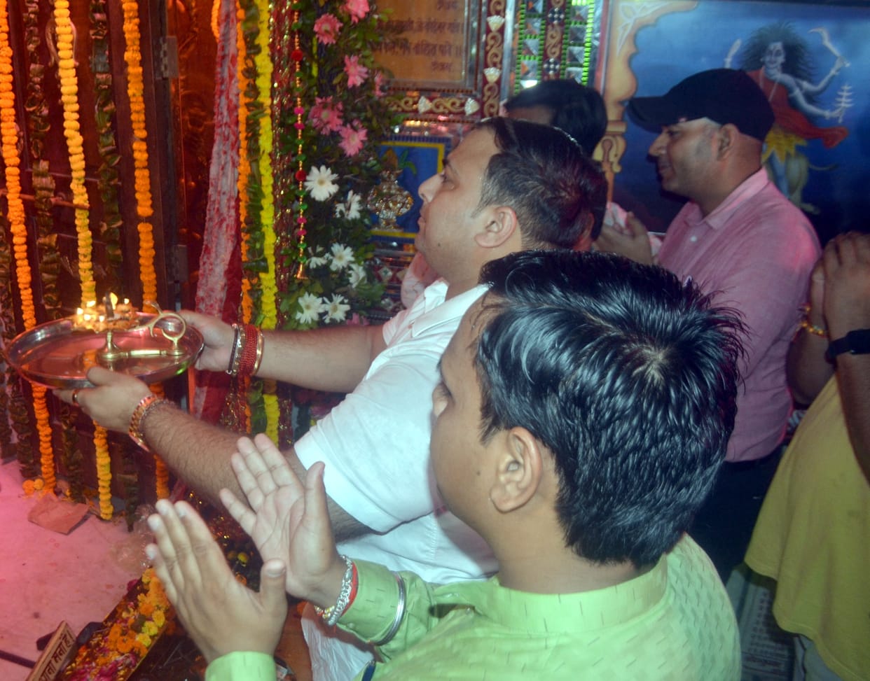 Devotees together decorated Dadi...devotees danced to the bhajan.