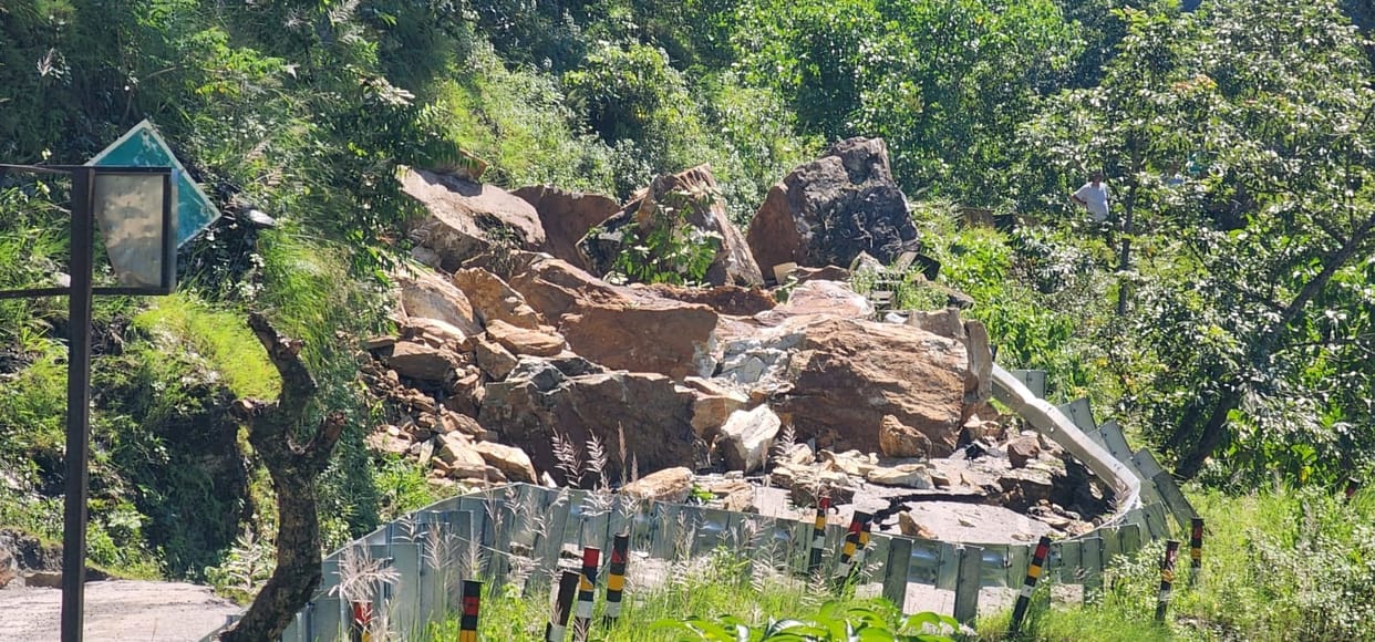 Road became a disaster for visiting Himnagari