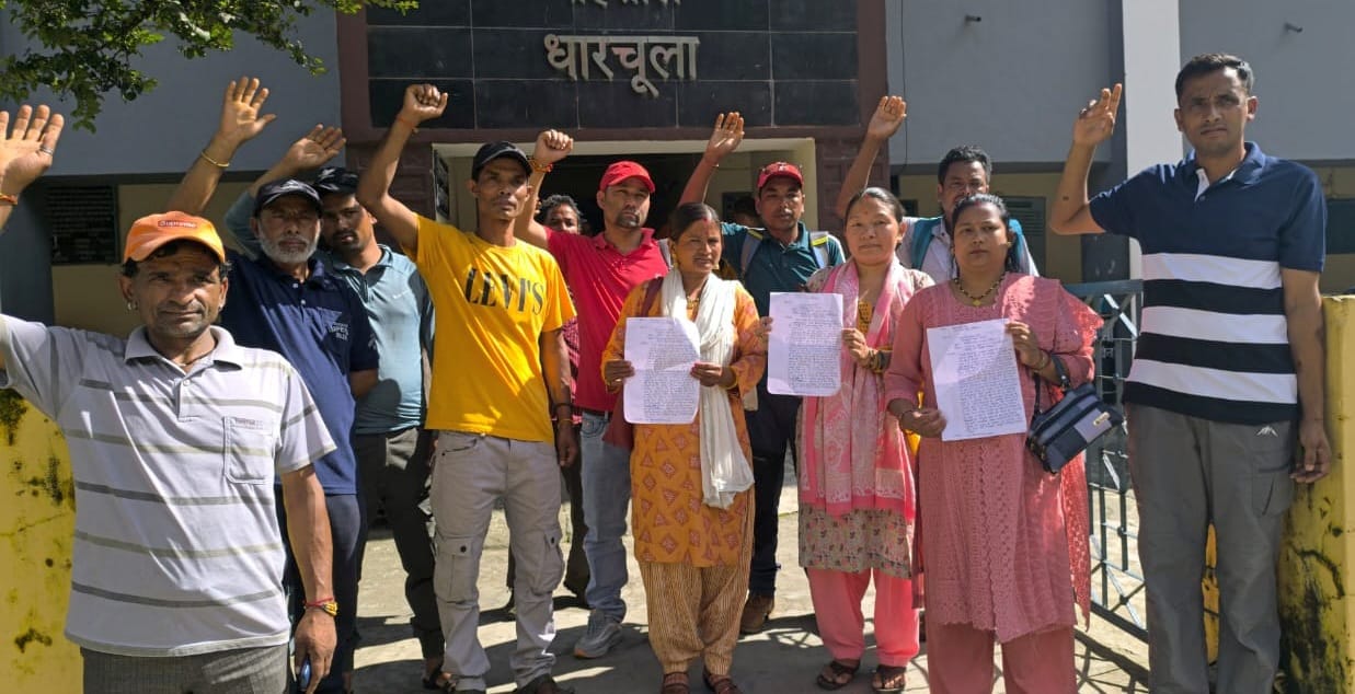 Parents protest against appointment of teachers in Rainka Pangu