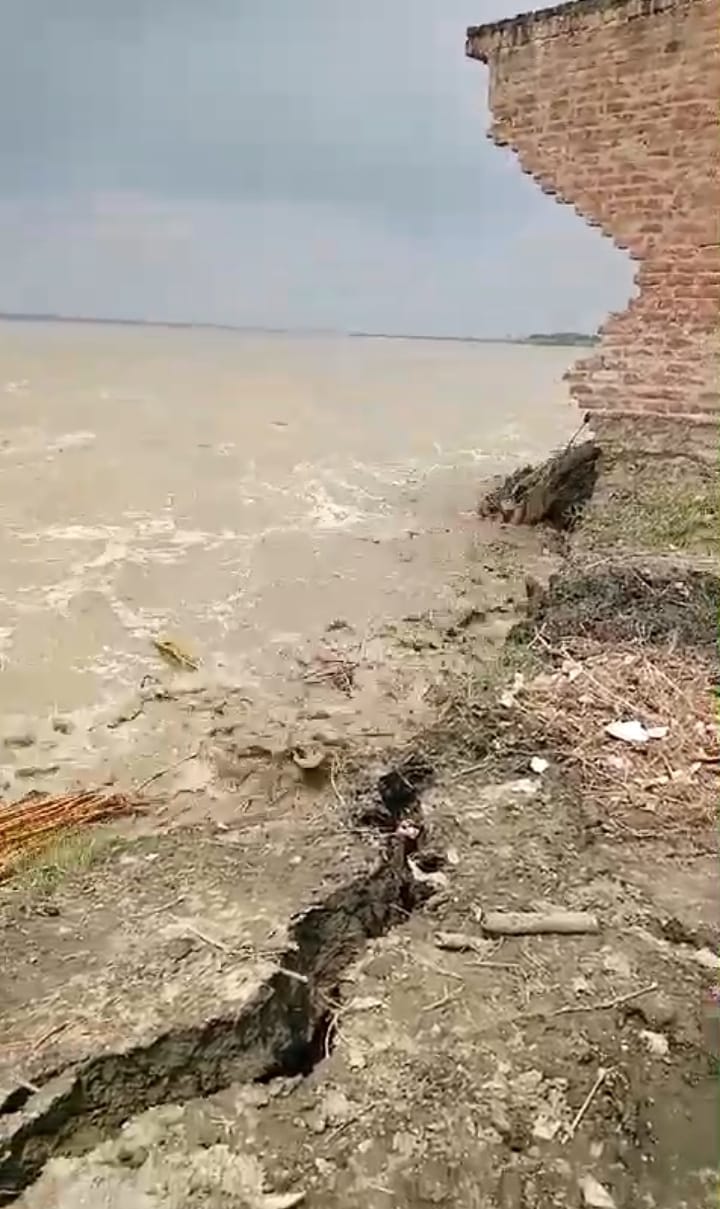 Six houses submerged in river Ghaghra, others in danger of erosion