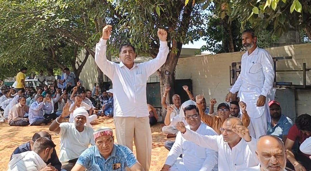 Dharna against Executive Engineer