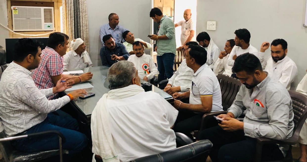 People got angry due to waterlogging, called the officials on the spot