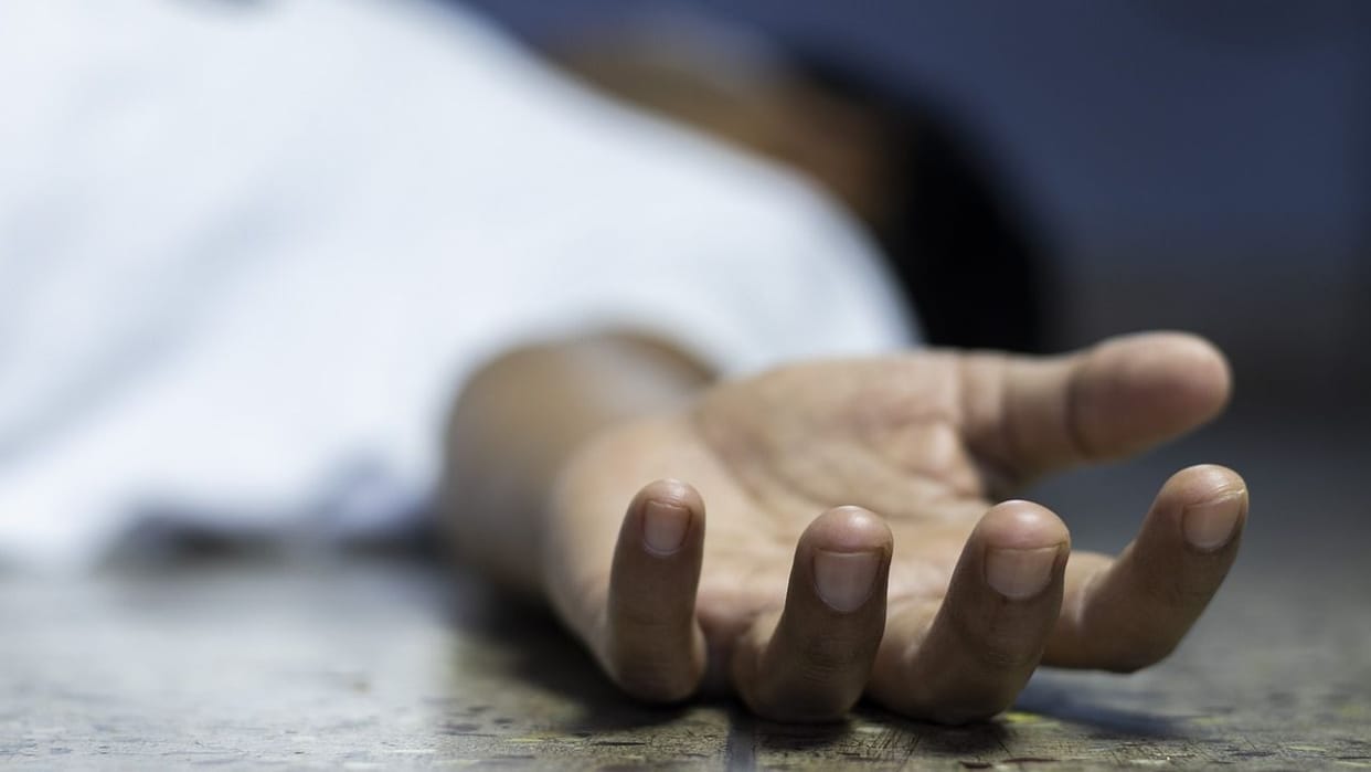 Chhindwara Elderly man body found in drain accident happened due to intoxication police took investigation