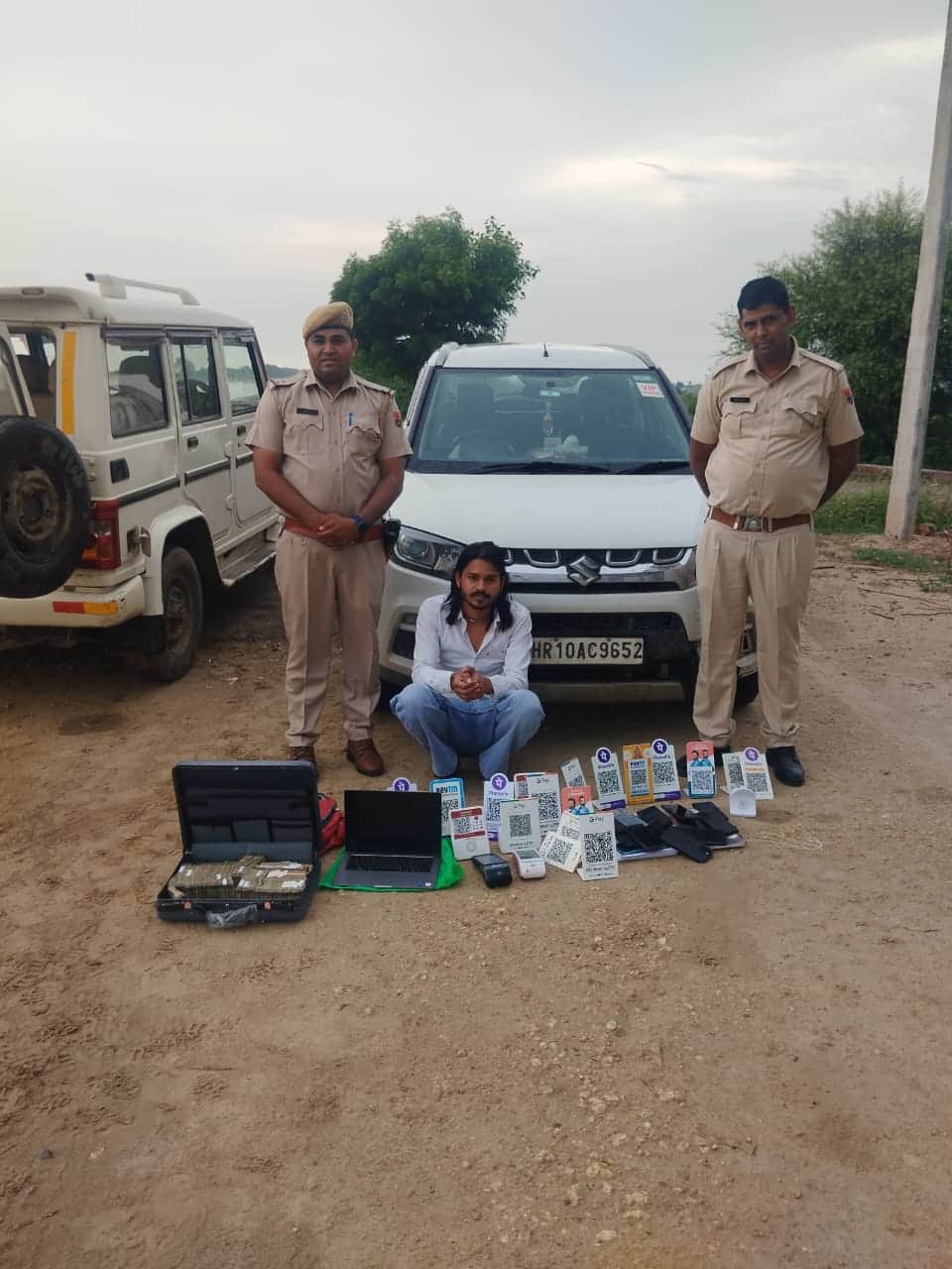 पुलिस की गिरफ्त में आरोपी