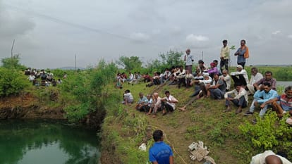 Slipper was kept on the parapet of the well and the dead body of the missing youth was found inside the well.