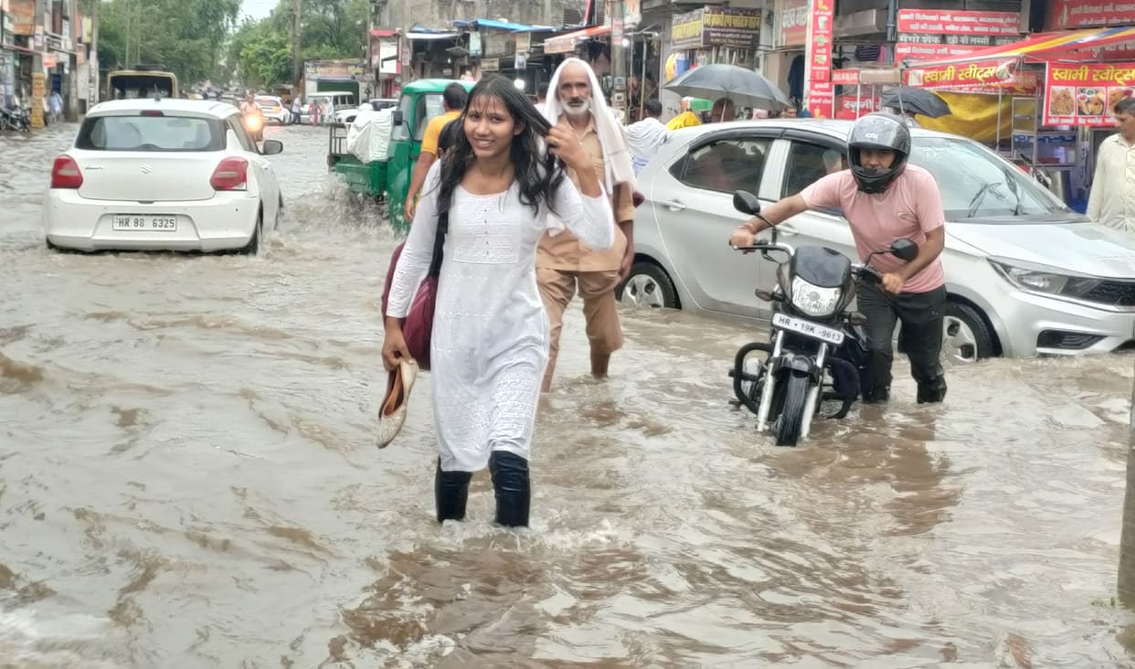 Projects worth Rs 100 crore drowned, chaos starts floating