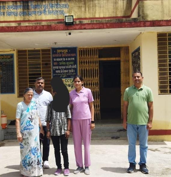 नाबालिग बालिका को रेलवे सुरक्षा बलकर्मियों ने पकड़ा।
