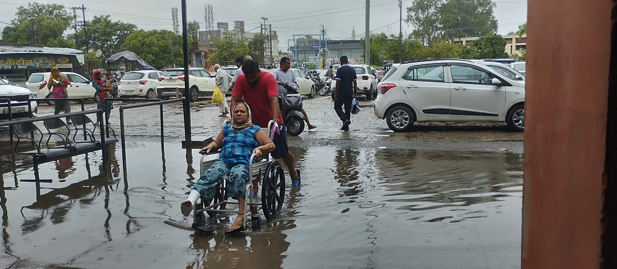 Waterlogging in the city due to four hours of rain
