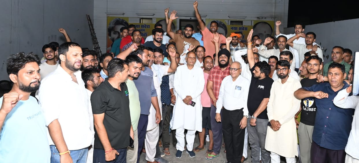 Rebel Bachchan Singh removed BJP's posters and banners from Arya Sadan