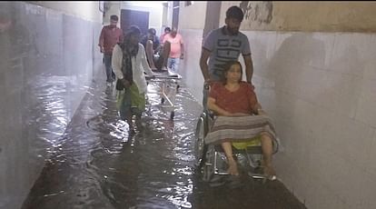 Ajmer : संभाग के सबसे बड़े जवाहरलाल नेहरू अस्पताल में पानी भरा, मूसलाधार बारिश से आनासागर और फॉयसागर ओवरफ्लो Ajmer: Jawaharlal Nehru Hospital filled with water, Anaasagar and Foysagar overflowed due to torrential rains
