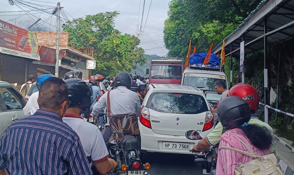 Crowd of devotees spoiled the empty traffic system