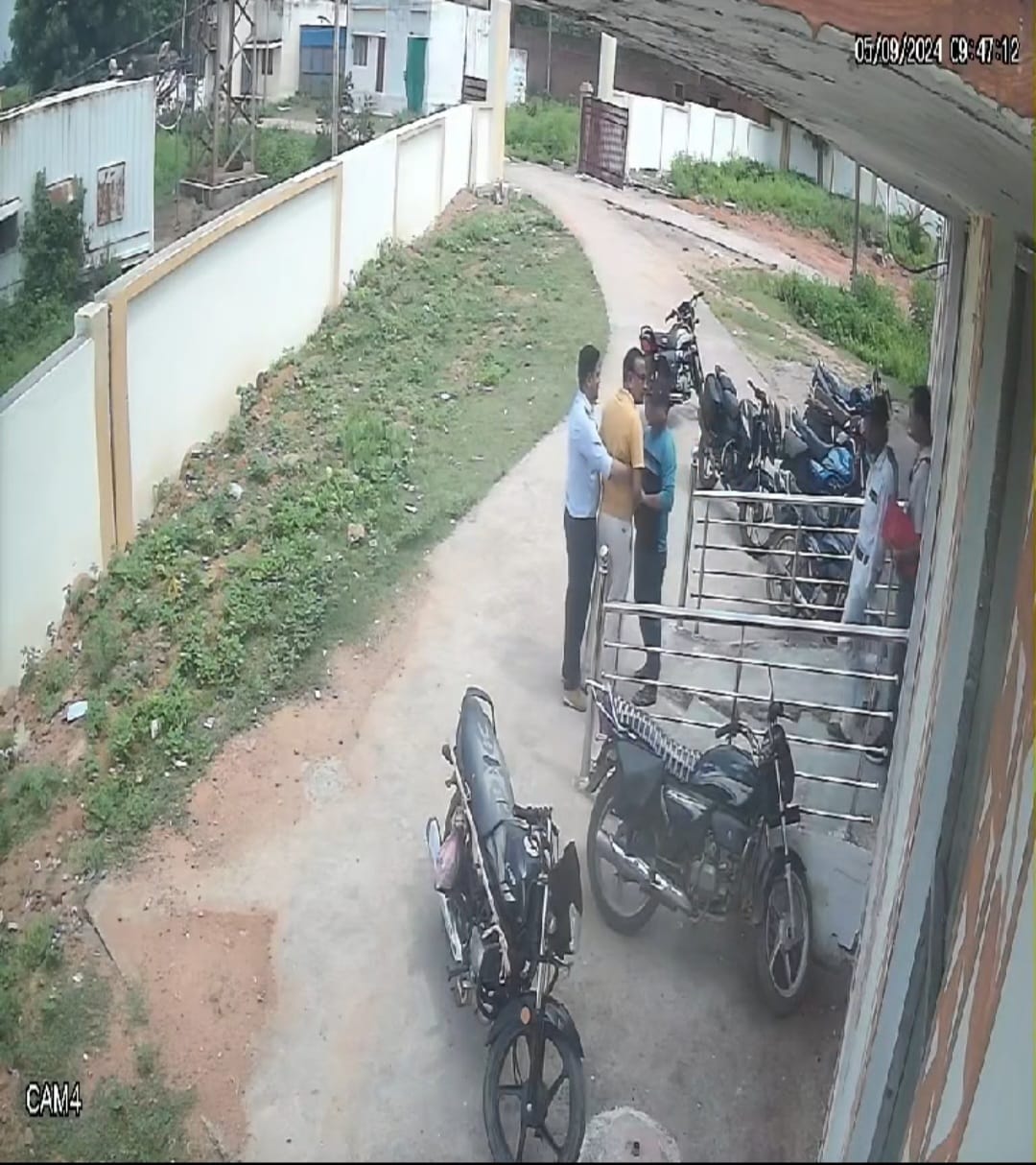 Chhatarpur News: Leader accused of creating ruckus and abusing in hospital