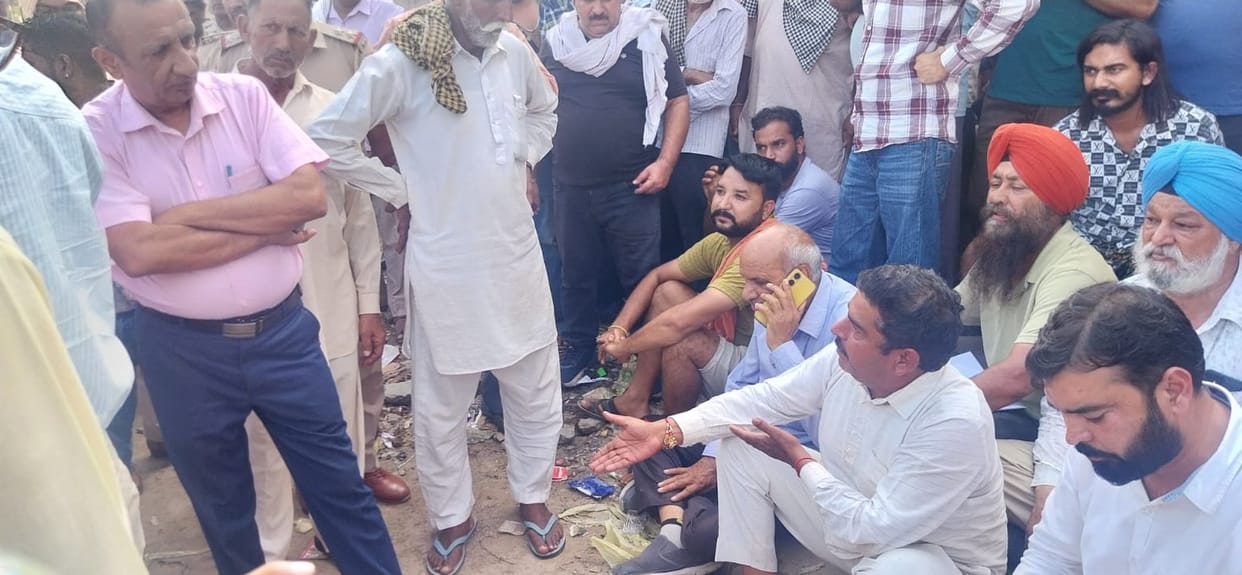 The team that came to remove encroachment from the land of PWD department had to return empty handed due to opposition from the villagers.