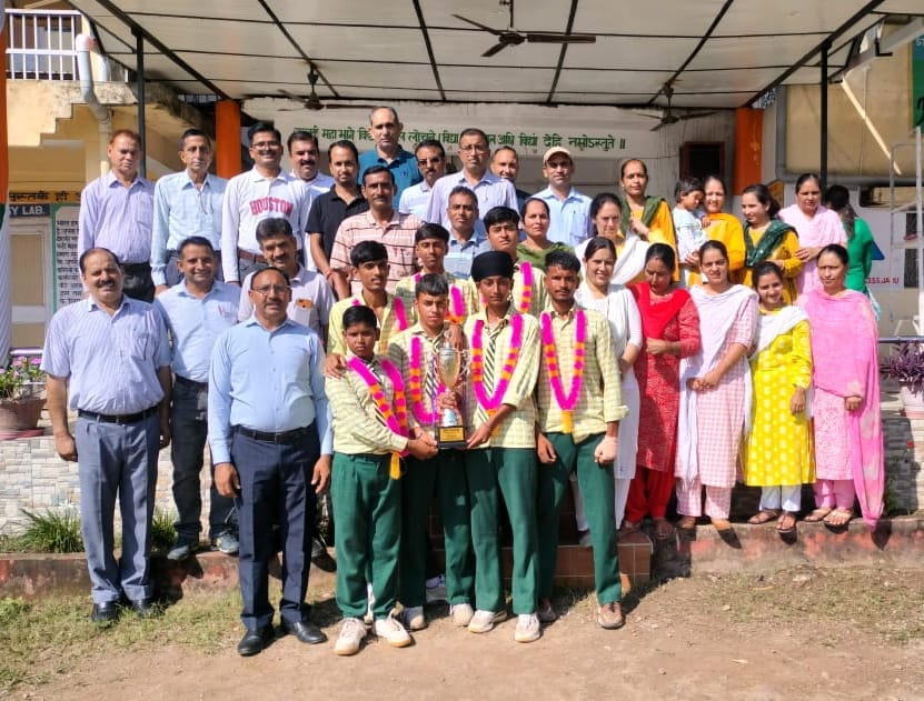 Jahu school players won volleyball trophy after two years